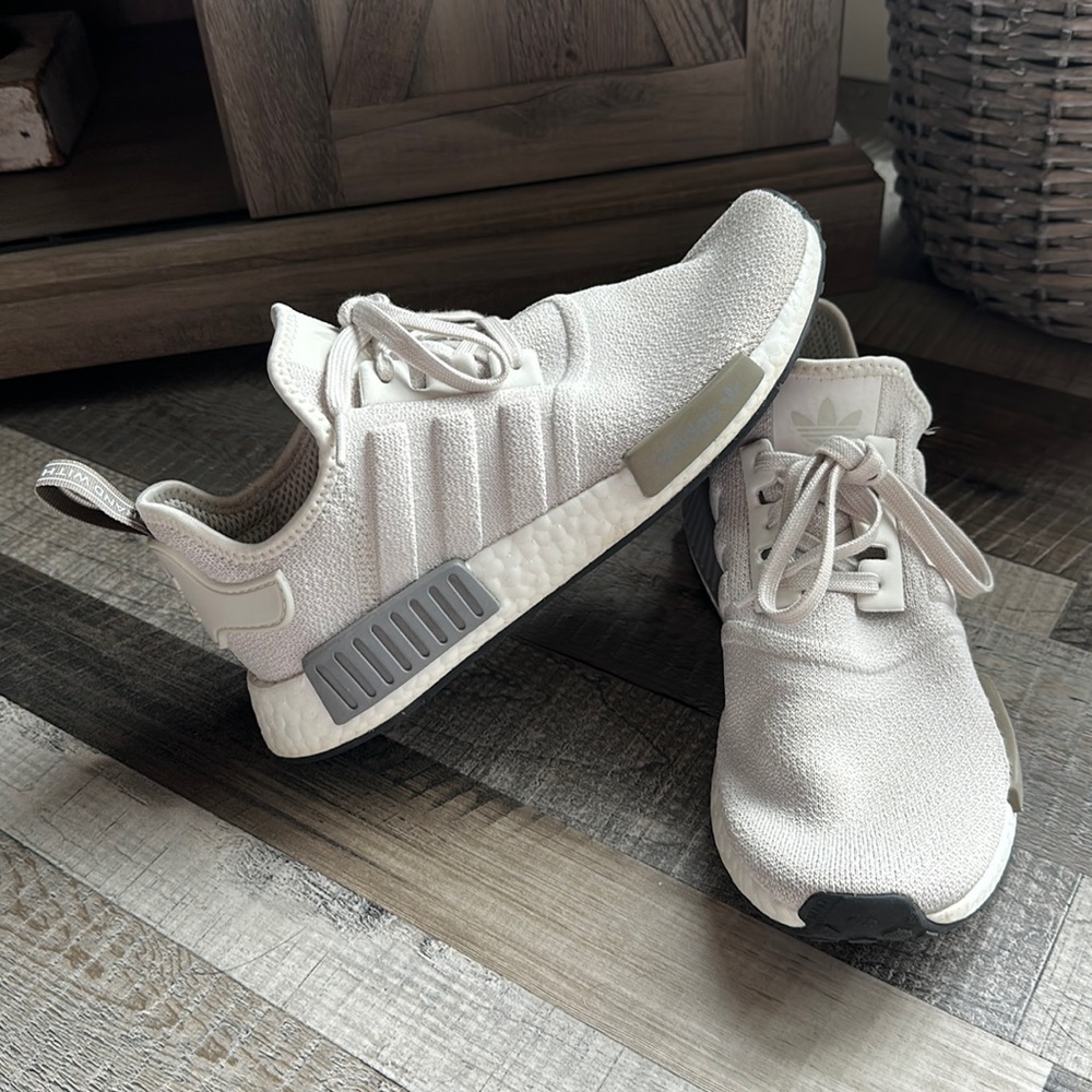 Women’s Adidas NMD_R1 SHOES!